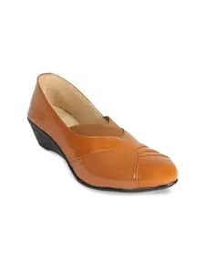 XE Looks Women Tan Wedge Pumps