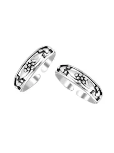 LeCalla Set Of 2 925 Sterling Silver Stylish Cutwork Antique Toe Ring