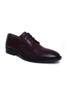 Zoom Shoes Men Brown Textured Formal Derbys