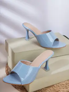 SAPATOS Blue Block Pumps with Laser Cuts