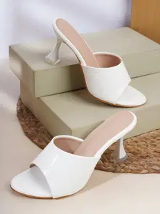 Walkfree White Block Sandals with Buckles