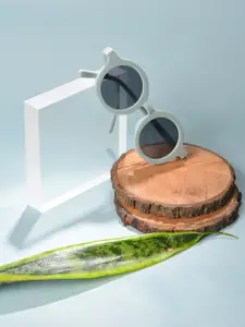 HAUTE SAUCE by  Campus Sutra HAUTE SAUCE by Campus Sutra Women Black Lens & Silver-Toned Oval Sunglasses with UV Protected Lens