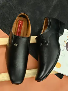 Fashion Victim Men Black Solid Formal Slip-on Shoes