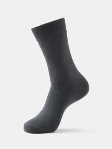 Jockey Men Solid Grey Solid Calf Length Socks