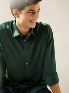 Andamen Men Green Classic Casual Shirt