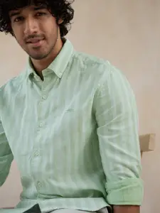 Andamen Men Green Classic Slim Fit Striped Casual Shirt