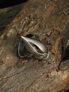 VENI Silver-Plated Oxidized Shankh Shell Ring