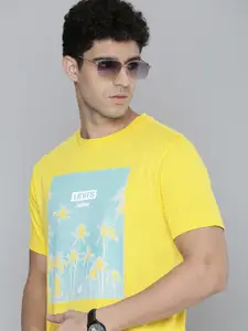 Levis Men Yellow & Blue Graphic Printed Relaxed Fit Pure Cotton T-shirt