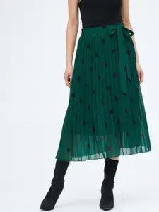 Harpa Women Green Polka Dots Printed Flared Midi Skirts