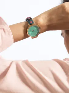 TEAL BY CHUMBAK Women Green Brass Printed Dial & Green Leather Straps Analogue Watch & Bracelet Set