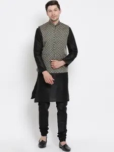 VASTRAMAY Men Black Kurta with Churidar