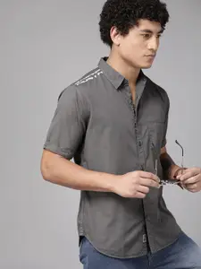 The Roadster Lifestyle Co. Men Spread Collar Casual Shirt