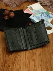 LOUIS STITCH Men Green Leather Two Fold Wallet