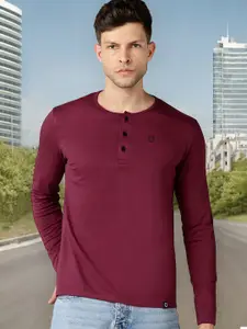 Urbano Fashion Men Maroon Henley Neck Slim Fit T-shirt