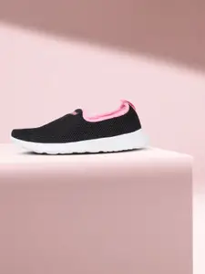 ADIDAS Women Black & Pink Woven Design Cloudfoam Sole Effortso Running Shoes