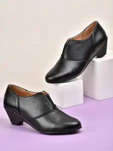 VALIOSAA Women Black Solid Boots