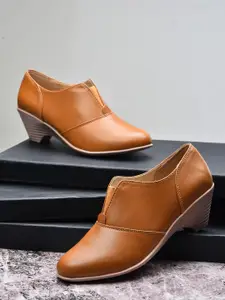 VALIOSAA Women Tan Solid Block Heeled Boots