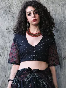 Chidiyaa Women Black Printed Cotton Saree Blouse