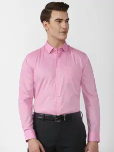 Peter England Men Pink Solid Formal Shirt