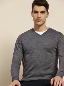 INVICTUS Men Charcoal Grey V-Neck Knitted Pullover