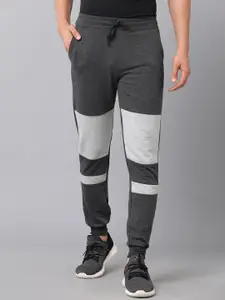 MADSTO Men Grey Solid Slim-Fit Cotton Joggers
