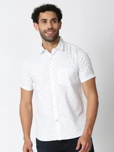 Solemio Men White Slim Fit Printed Casual Shirt