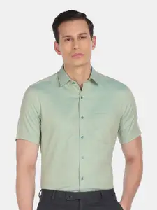 Arrow Men Green Cotton Solid Formal Shirt