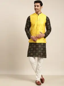 SOJANYA Men Black Floral Printed Mirror Work Kurta with Pyjamas