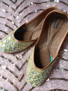 DESI COLOUR Women Gold-Toned Ethnic Mojaris Flats