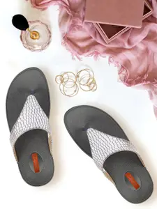 ZAPATOZ Women Grey Textured PU Flatform Sandals