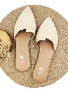 THE MADRAS TRUNK Women Off White Mules Flats