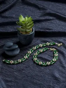 Peora Set Of 2 Green & Golden Plated Kundan Studded Pearl Bridal Anklet