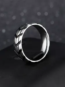 Yellow Chimes Men Silver-Toned Finger Ring