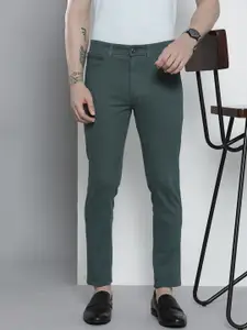 The Indian Garage Co Men Charcoal Grey Solid Chinos Trousers