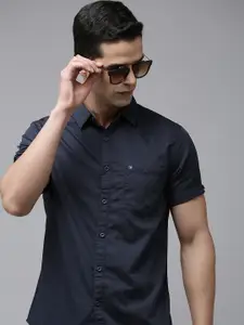 SPYKAR Men Pure Cotton Sold Short Sleeves Casual Shirt
