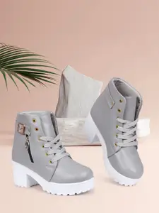 TWIN TOES Women Grey Solid Winter Boots