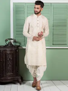 KISAH Men Printed Regular Fit Thread Work Kurta