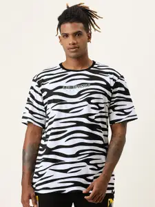 VEIRDO Men White Zebra Printed Oversize T-shirt