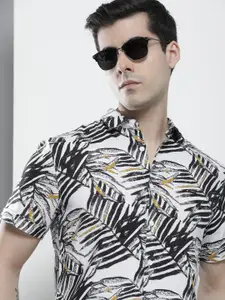 The Indian Garage Co Men White Abstract Printed Casual Shirt