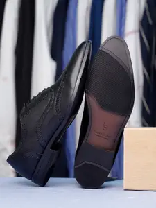 LOUIS STITCH 
Men Textured Formal Lace Up Brogue Shoes