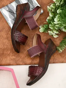 pelle albero Women Maroon Textured Leather Wedge Heels