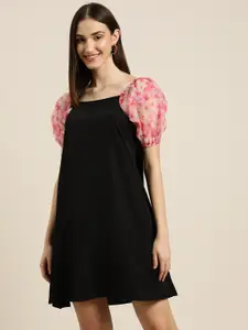 Qurvii Black & Pink Crepe Sheath Dress