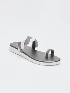 Vishudh Women One Toe Flats