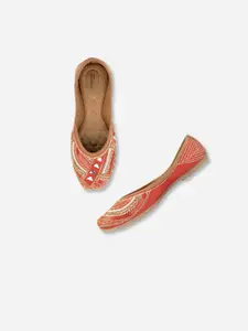 DESI COLOUR Women Embellished Ethnic Mojaris Flats