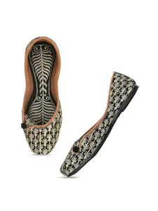 DESI COLOUR Women Embellished Ethnic Mojaris Flats