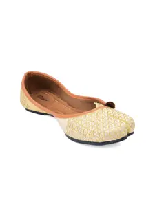 DESI COLOUR Women Embellished Ethnic Mojaris Flats
