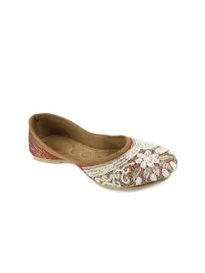 DESI COLOUR Women Embellished Ethnic Mojaris Flats