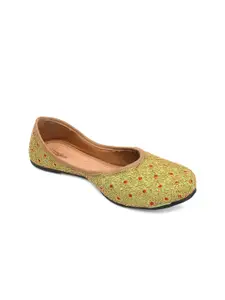 DESI COLOUR Women Embellished Ethnic Mojaris Flats