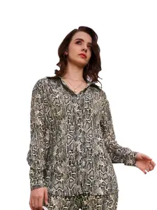 NEOFAA Women Snake Print Casual Shirt