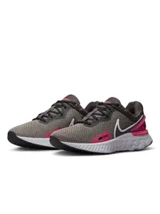 Nike Men Grey REACT MILER 3 Running Shoes